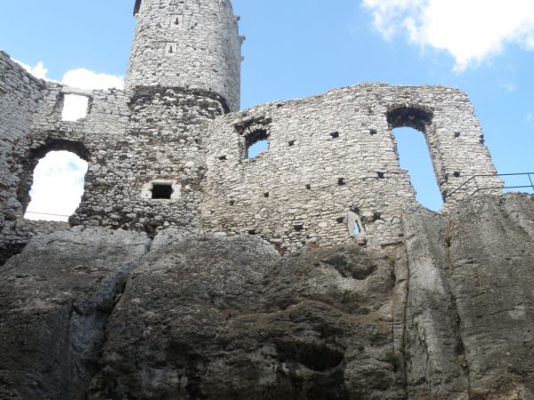 Zamek OGRODZIENIEC **** http://www.zamek-ogrodzieniec.pl/ **** http://zamki.net.pl/zamki/podzamcze/podzamcze.php **** Zamek Ogrodzieniec znajduje się w Podzamcz