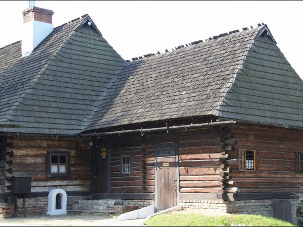 Skansen budownictwa ludowego.