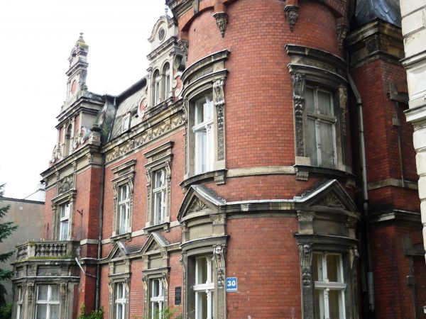 Stare budynki sanatoryjne na ulicy Solankowej.