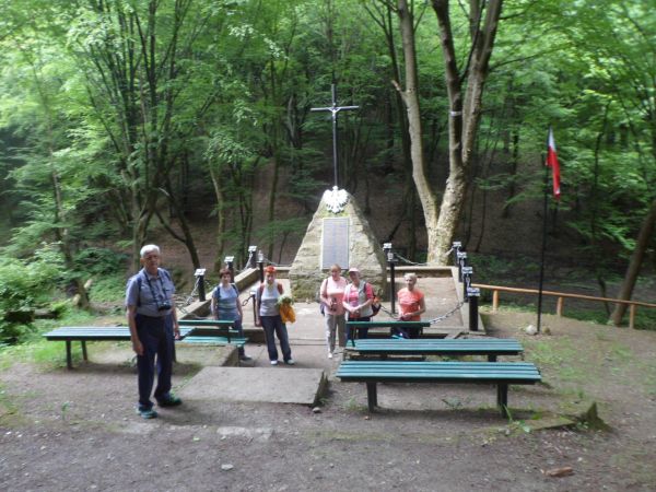 Miejsce Pamięci Narodowej - tu obelisk na cześć i ku pamięci pomordowanych w dniu 24 lipca 1944r. - tu odprawiane msze polowe - patriotyczne, kombatanckie.
