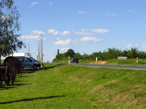 Skansen starych przedmiotów gospodarstwa rolnego oraz domowego, dodatkowo odpoczynek w trakcie podróży drogą nr 25 między Bydgoszczą a Tucholą  przy smacznym je
