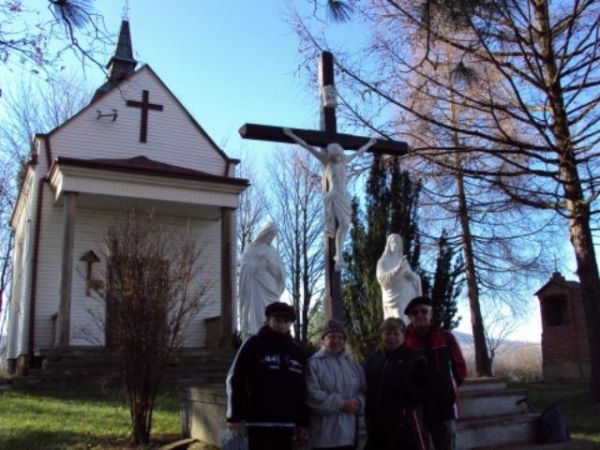 Wg legendy - kaplica na górze zwanej Kalwaria została ufundowana przez właściciela dóbr rymanowskich Józefa Ossolińskiego - jako wotum wdzięczności za uratowani