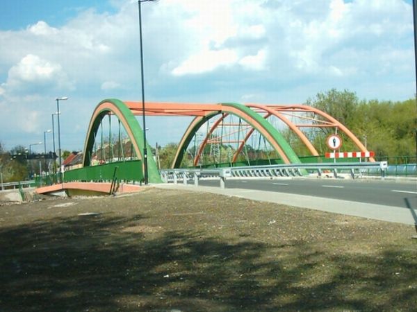 W 2007-2008 wybudowano nad Klodnicą nowy most - przedłużenie ul. Baildona i dalej aż do Pszczyńskiej.