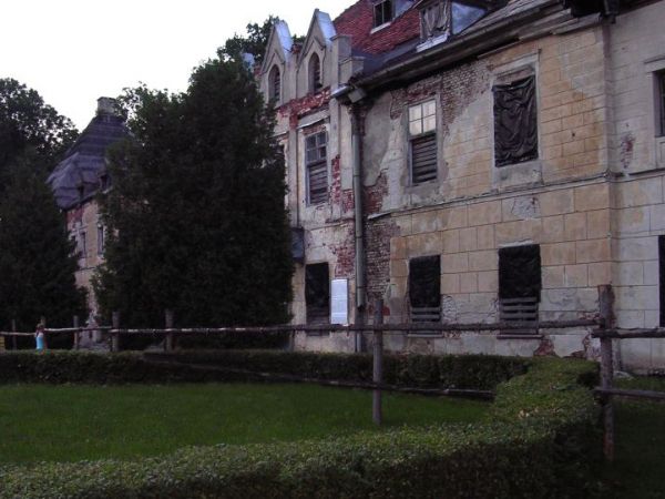 Sztynort - ruiny palacu pruskiego rodu von Lehndorff.
Ostatni właściciel z tego rodu - Heinrich von Lehndorff został zabity w 1944 za udział w spisku na życie