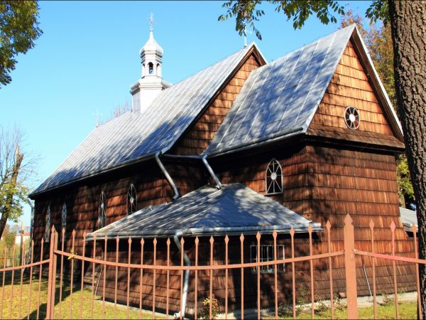 Drewniany kościół pw. śś. Piotra i Pawła w Medyce . Wybudowany w 1607 roku. W 1850 r. gruntownie przebudowany. W 1880 r. zmodyfikowano bryłę kościoła poprzez "