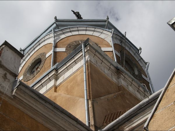 Murowana cerkiew grecko-katolicka,  poświęcona w roku 1912 ,  pod wezwaniem św. Michała Archanioła. Monumentalna budowla w typie bizantyjskim (ukraińskim), na r