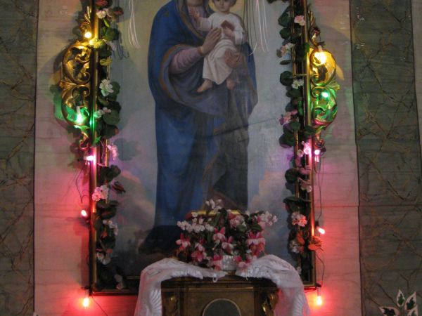 tabernakulum i obraz Matki Boskiej z Dzieciątkiem - w ornamencie liściastym, uposażenie głównego ołtarza - do niedawna kościoła, obecnie cerkwi - należy chylić