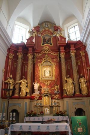 w ołtarzu głównym : Cudowny Obraz Niepokalanej Matki Dobrej Nadziei, Maryja Niepokalana z Dzieciątkiem z kościoła parafialnego w Tuligłowach. Obraz pochodzi z X