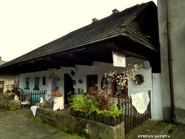 Izba regionalna na rynku w Lanckoronie.