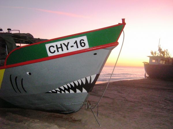 I jeszcze raz kutry w przystani starej wioski rybackiej Chłopy.