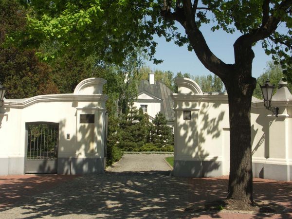 Dwór biskupa łowickiego