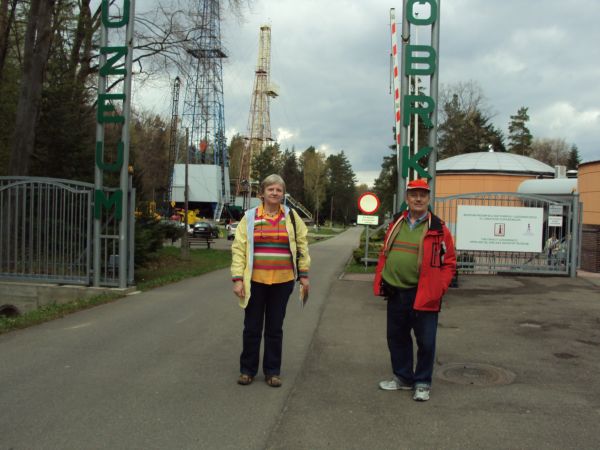 przed bramą główną skansenu - w pionie litery muzeum, na powitanie...