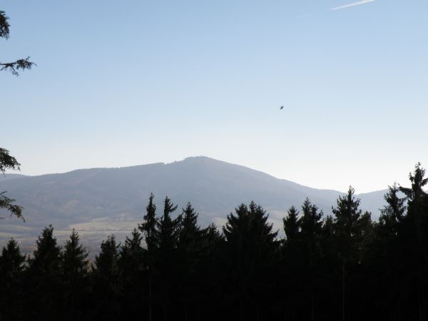 Widok Biskupiej Kopy ze stoku Przedniej kopy