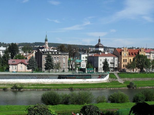 San i widok na Zasanie z kościołem Salezjanów i cerkwią prawosławną