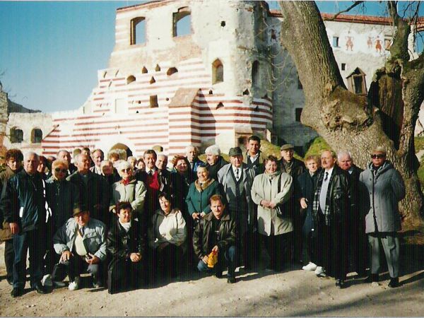 zamek - typ bastejowy,wzniesiony przed 1537r.należał do starosty kazimierskiego Piotra Firleja, był wówczas jednym z największych w Rzeczpospolitej, w ciągu wie