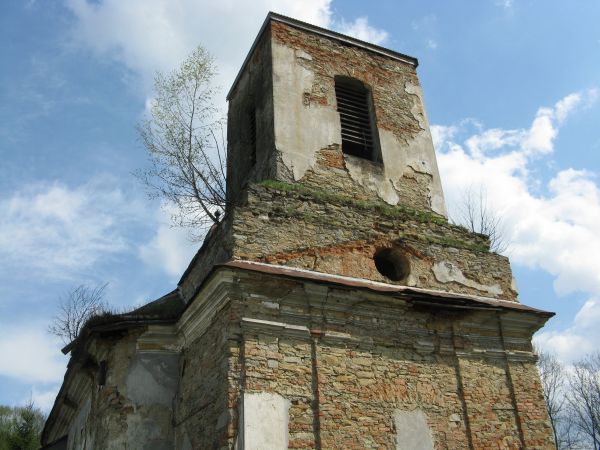 cerkiew grecko-katolicka pw. Zaśnięcia N.P.Marii, zbudowana w 1817r. - tu : wieża o dwóch kondygnacjach.