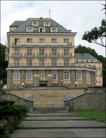 "Lwigród" - obecnie Ośrodek Sanatoryjno - Wypoczynkowy. Nazwa nawiązuje do Lwowa, ponieważ budowa została sfinansowana w roku 1928 przez lwowskich urzędników sk