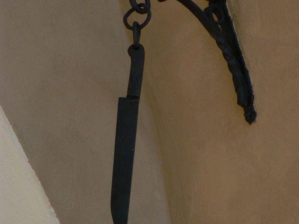 Noż w sukiennicach.