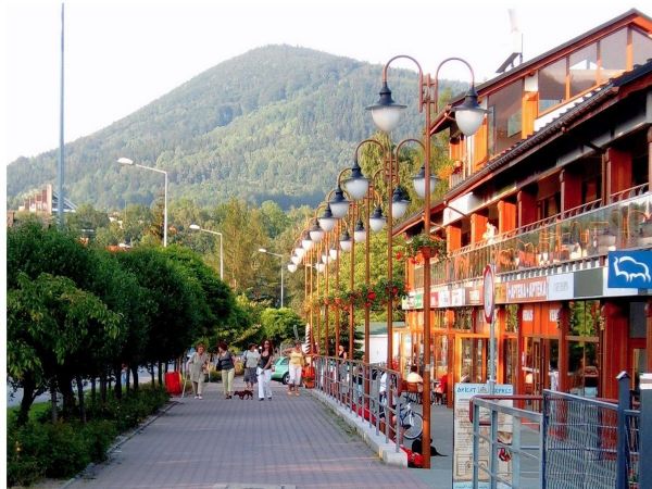 USTROŃ pawilony handlowe przy deptaku