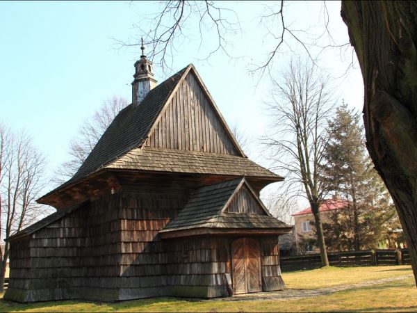 Drewniany kościół konstrukcji zrębowej pw. św. Sebastiana, wzniesiony w roku 1737. W roku 1980 był gruntownie odnawiany z całkowitą wymianą gontów.