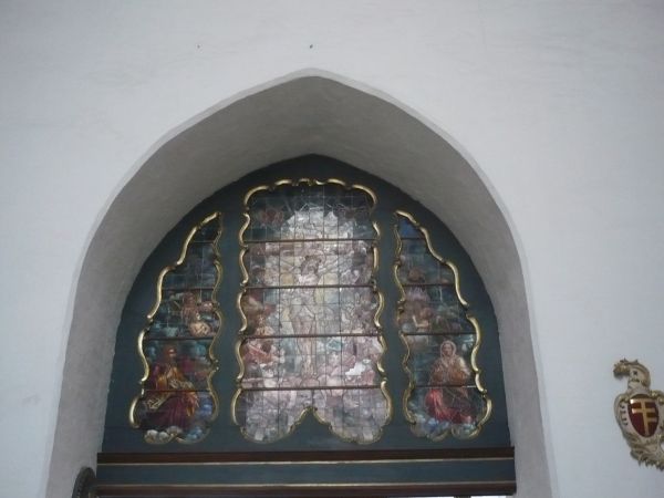 Powróćmy do kościoła Mariackiego..na zdjęciu witraż Ukrzyżowanie nad głównym wejściem.