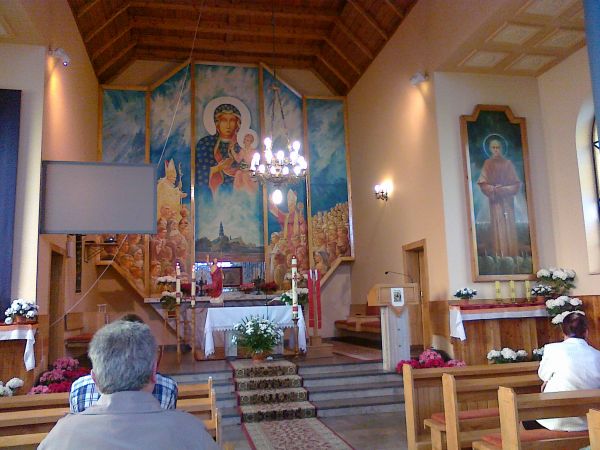 Ołtarz  w Kościele Parafialnym w Brzostkowie.