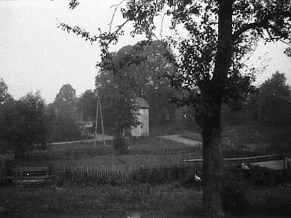 W oddali dom Państwa Ostrowskich 11.07.1981