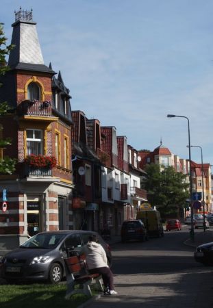 Ulica Gdańska w miejscu, w którym dochodzi do centrum miasta - Placu Pokoju.