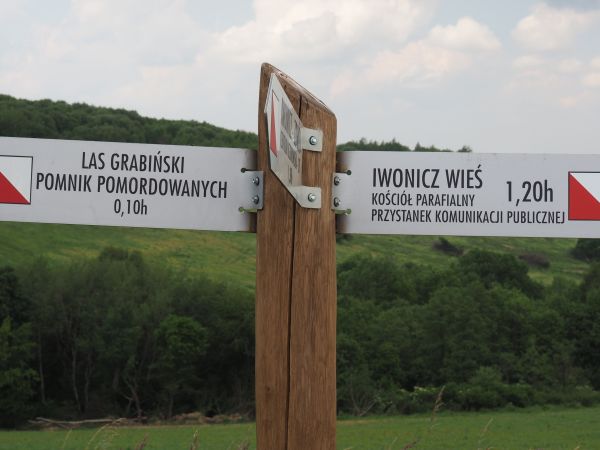 tak - już za Sanem wojska radzieckie, to tak blisko, jest 24 lipca 1944r. i Niemcy "jeszcze zdążyli" przywieźć tu z więzienia w Jaśle 72 mężczyzn, członków ruch