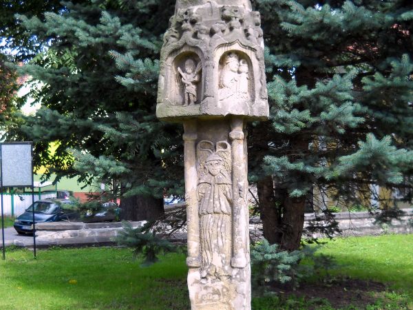 Złotoryja-kościół św. Jadwigi

unikatowa kapliczka słupowa z końca XV wieku.

Późnośredniowieczna kapliczka słupowa jest unikalnym zabytkiem o dużej wartośc