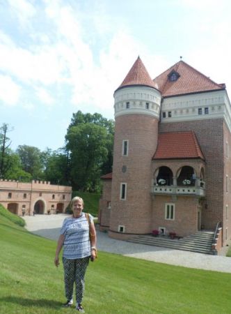 w roku 1857 ówczesny właściciel Feliks Bogusz przeprowadził remont wieży a przede wszystkim podwyższył ją o jedną kondygnację, zaś w roku 1931 do wieży przystaw