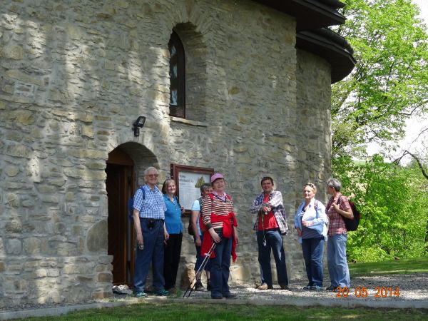 a pan Kazimierz - na zdjęciu: w środku, nam cerkiew otworzył, na pytania /wiele ich było !/ odpowiadał, za co podziękowania kierujemy...