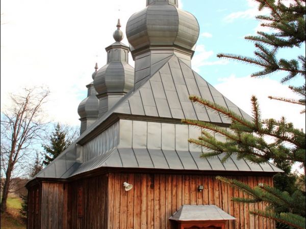 Cerkiew greckokatolicka p.w. Michała Archanioła - wzniesiona w 1843 r. w Brzeżawie .  Obecnie kościół rzymskokatolicki pw. Św. Michała Archanioła.