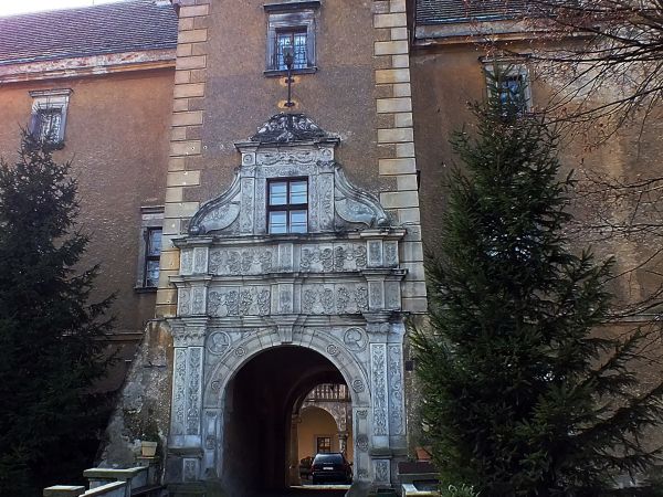 Brama wjazdowa do zamku