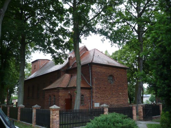 Widok kościoła od strony ogrodów