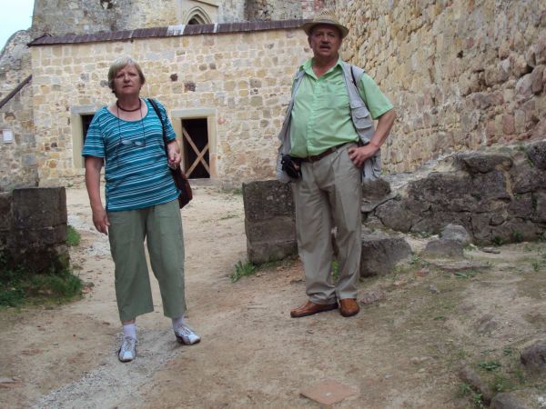 zamek w Odrzykoniu, zwany Kamieńcem, zbudowany został w XIVw. za panowania Kazimierza Wielkiego. W czasie potopu szwedzkiego budowla została uszkodzona, następn