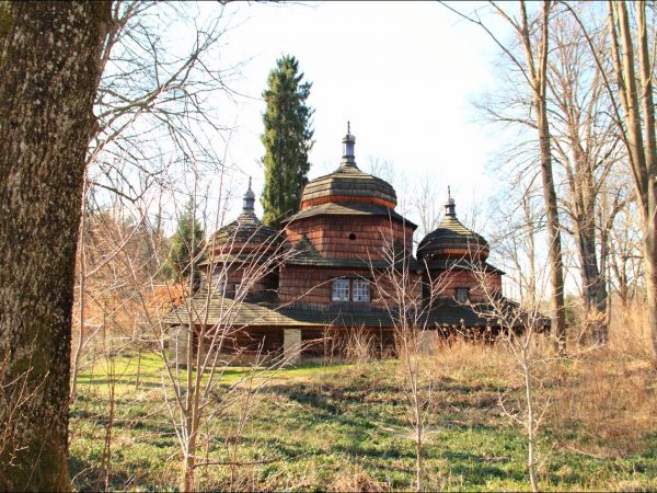 Drewniana cerkiew greckokatolicka pw. św. Dymitra w Piątkowej. Zbudowana przed 1732 rokiem. Świątynia w Piątkowej należy do nielicznych na terenie południowo-ws