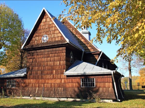 Drewniany kościół pw. śś. Piotra i Pawła w Medyce . Wybudowany w 1607 roku. W 1850 r. gruntownie przebudowany. W 1880 r. zmodyfikowano bryłę kościoła poprzez "