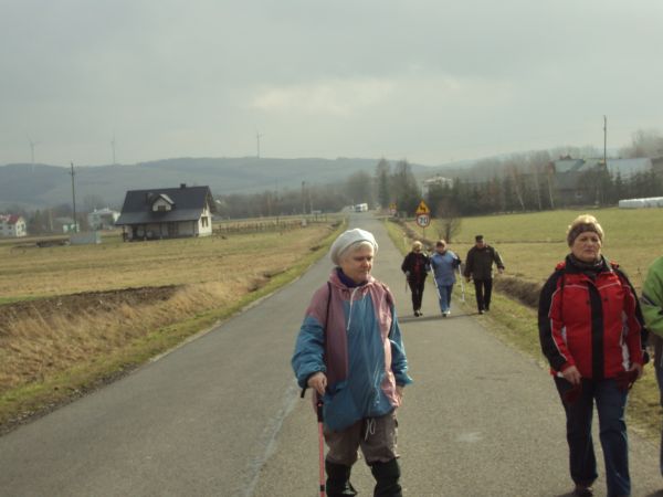 po prawej przysiółek Mroczkówki mieliśmy, a teraz do przysiółka Wygnanka zmierzamy, na razie przysiółek Równie - opuszczając...