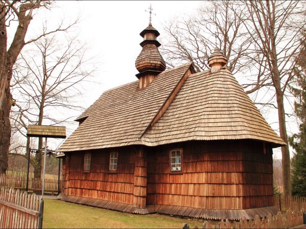 Drewniana cerkiew greckokatolicka p.w. Narodzenia NMP w Łodzinie. Zbudowana w 1743 roku. Obecnie filialny kościół rzymskokatolicki .