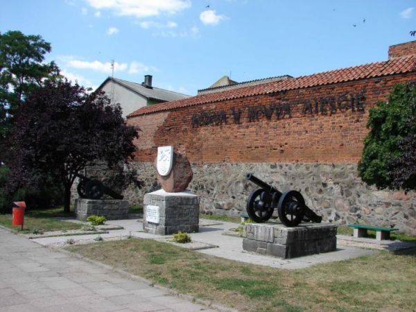 Armaty broniące miasta.