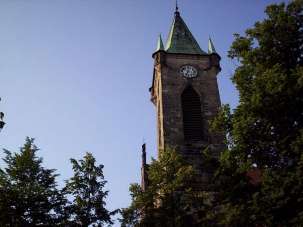 Fragment wieży kolegiackiej w stylu neogotyckim (kolegiata budowana w latach 1494-1520)