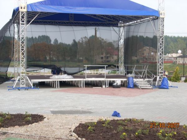 Scena nad jez.wiejskim