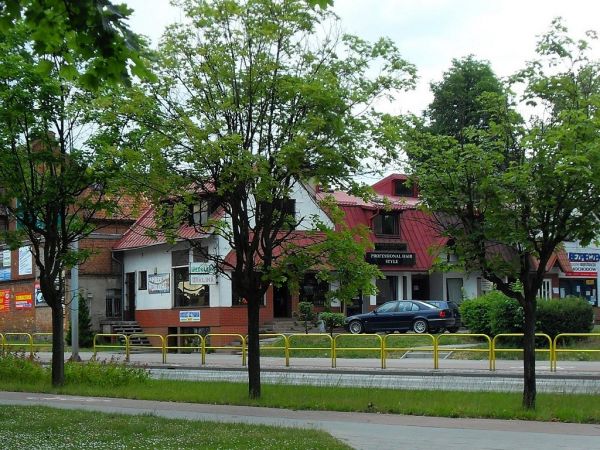 Kompleks handlowo-usługowy przy głównym skrzyżowaniu