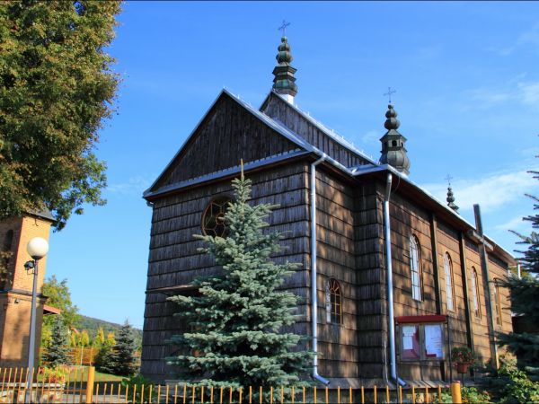 Sanok - Olchowce - Cerkiew Wniebowstąpienia Pańskiego w Olchowcach . Od roku 1948 budynek byłej cerkwi jest siedzibą kościoła oraz parafii rzymskokatolickiej pw