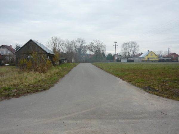 Nowa uliczka asfaltowa przy placu targowym