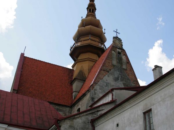 Pocysterski kościół pw. św. Floriana, zbudowany w pierwszej ćwierci XIII w., zniszczony podczas najazdu tatarskiego w 1241 r., przebudowany w XV w. i XVIII w.