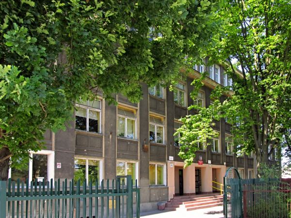 Budynek gimnazjum nr 24 w Bydgoszczy przy ulicy Tadeusza Kościuszki nr 37a