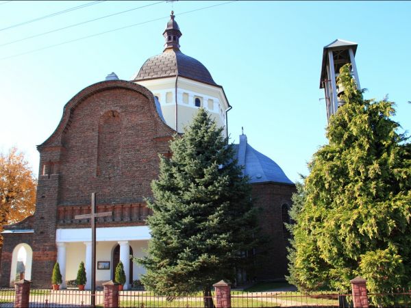 Cerkiew Wniebowzięcia NMP w Torkach – murowana parafialna cerkiew greckokatolicka. Zbudowana na miejscu starszej, drewnianej cerkwi z 1671 - w 1926. Po II wojni