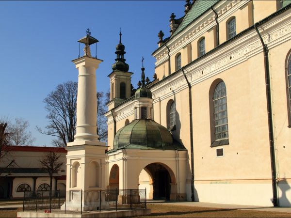 Bazylika Zwiastowania NMP w Leżajsku – wzniesiona w miejscu, gdzie według tradycji ukazała się w 1590 roku Tomaszowi Michałce Matka Boska. Sprawują nad nią opie